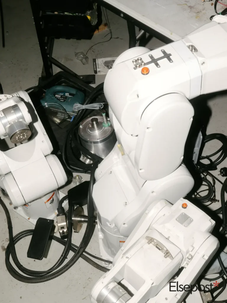 white robotic arms for AI Agents