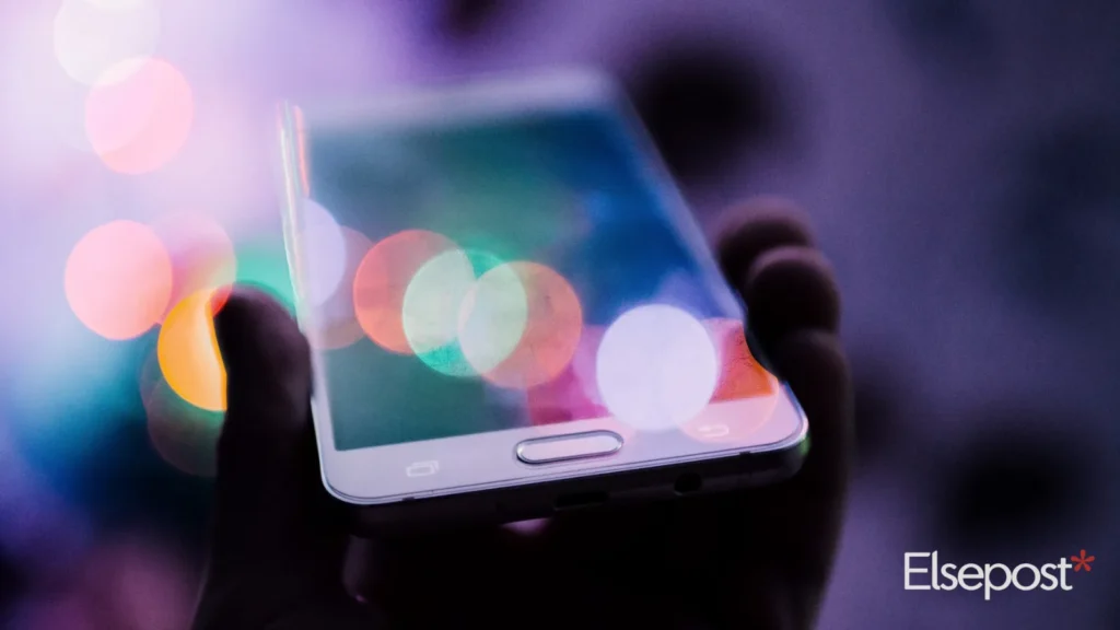 Person holding a smartphone, for the Chakshu report fraud guide