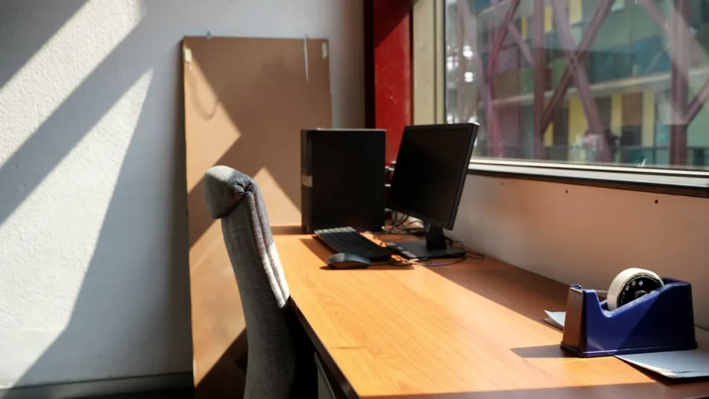 Computer monitor on a wooden desk, iMac M6 price in India