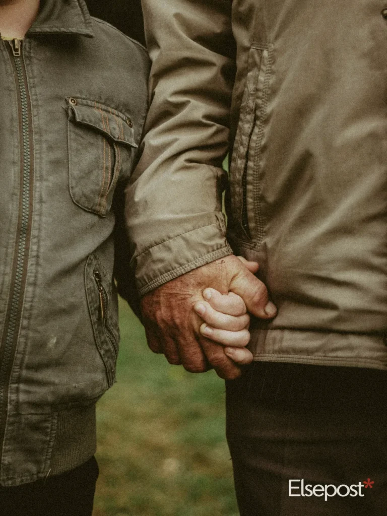 Two people holding hands, representing pensioners and the Jeevan Pramaan life certificate